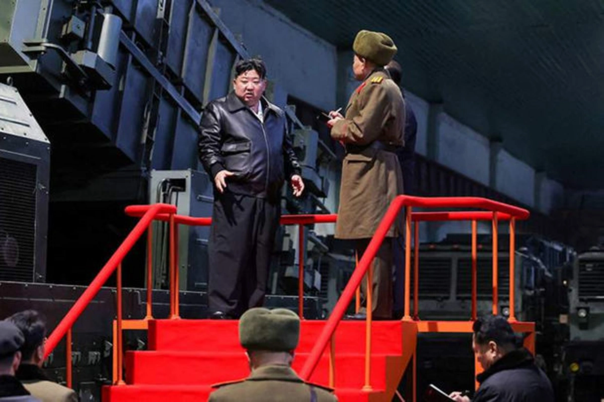 Ким Чен Ын посетил оружейный завод и опробовал снайперскую винтовку
